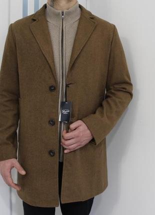 Красиве та стильне чоловіче пальто penguin кольору кемел,