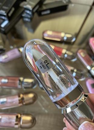 Блеск для губ kiko milano 3d hydra lipgloss 01. блеск для губ с эффектом объема кико милано