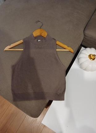 Гольф uniqlo цвета латте