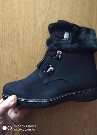 Чоботи жіночі