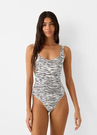 Боди на бретелях с анималистическим принтом bershka