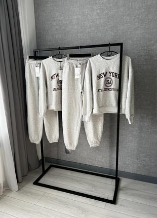 Теплий костюм zara з контрастним надписом