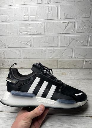 Крутые мужские кроссовки adidas nmd v3 cloud white core black