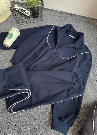 Теплый зимний флисовый костюм женский стильный комплект кофта полузамок и брюки с кантом