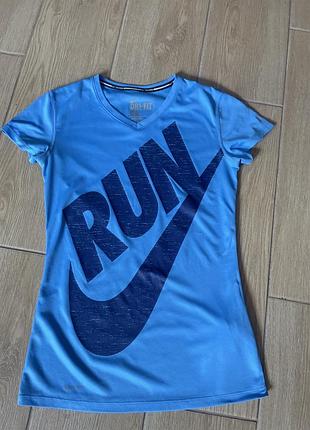 Фірмова спортивна футболка nike xs