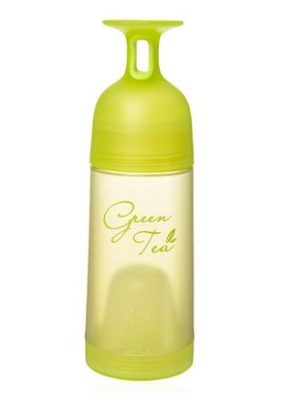 Пляшка пластикова із заварником для ягід і келихом, колір салатовий 450 мл.