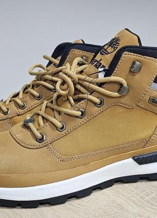 Черевики timberland 43 - 27см. довжина устілки.
верх нубук поєднання текстилю.
стиль кежуал.