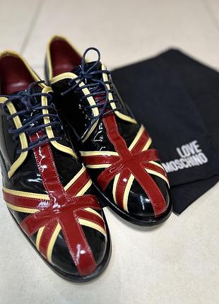 Оригинальные туфли оксфорды moschino union jack
