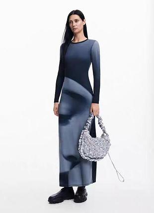 Длинное платье с портретом desigual