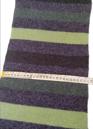 Теплый, шерстяной, длинный шарф.