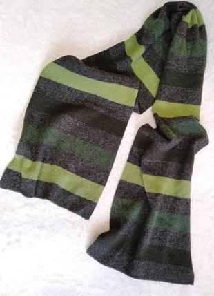 Теплый, шерстяной, длинный шарф.