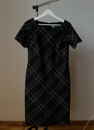 Платье / платье на короткий рукав