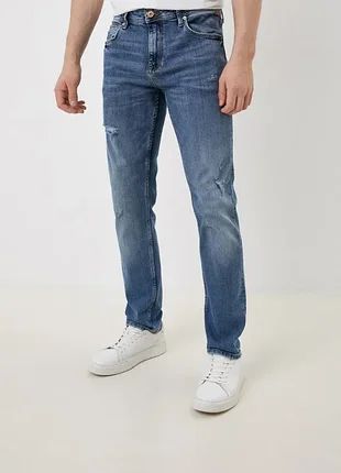 044 karl джинсы мужские голубые прямого кроя в стиле гранж (рваные), straight fit.