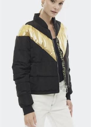 Курточка стильная оригинал guess