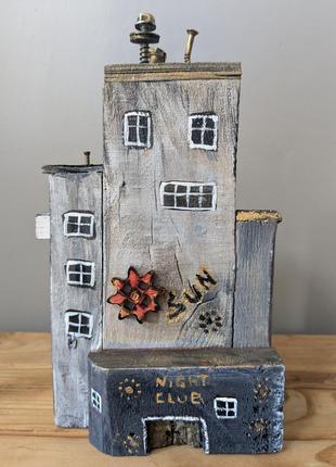 Декоративный деревянный домик "ночной клуб", статуэтка