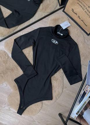 Боди с начесом и фирменным логотипом