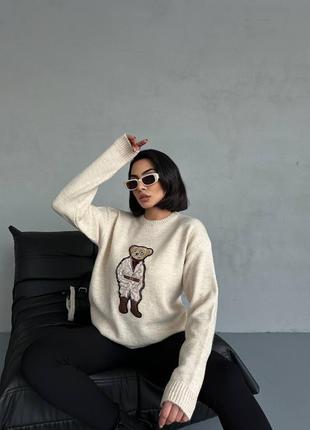 Женский теплый свитер с мишкой на груди очень качественный