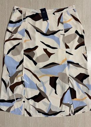 Спідниця в наявності.