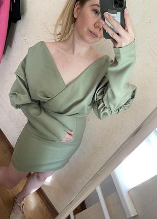 Оливковое платье prettylittlething