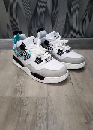 Белые кроссовки от nike air jordan