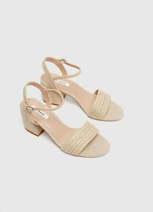 Фирменные босоножки от pull & bear