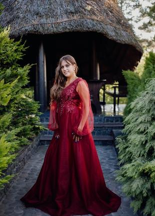 Дизайнерська вечірня сукня