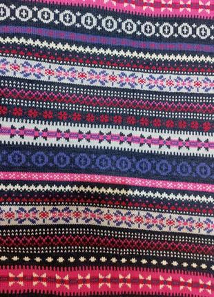 Яркий шарф хомут