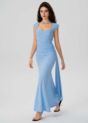 Вечернее платье небесного цвета