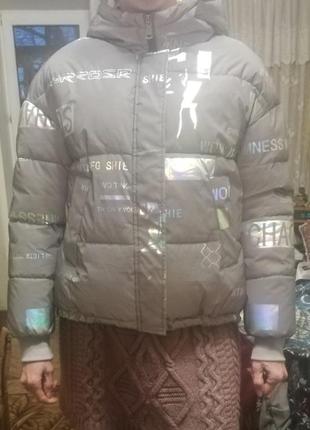 Курточка тепла коротка