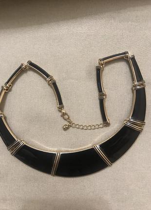 Кольє з емаллю з рухливими частинками