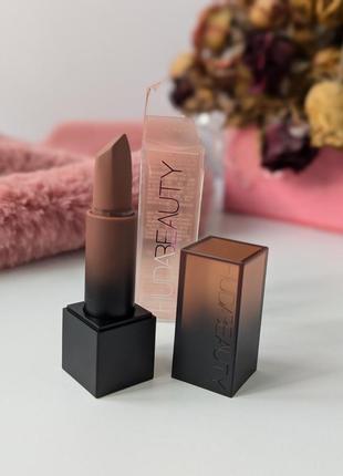 Оригінал huda beauty power bullet cream glow sweet nude кремова губна помада sweet cheeks