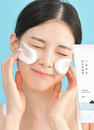 Мягкая пенка для очищения кожи с морской водой round lab 1025 dokdo cleanser 150 ml