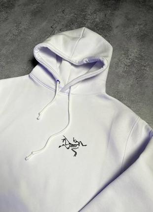 Белое худи арктерикс arcteryx