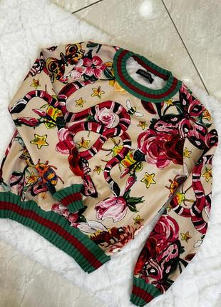 Женский свитер в стиле gucci