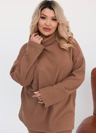 Стильный свитер с лосинами