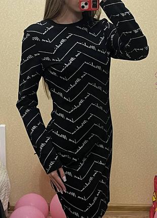 Сукня love moschino