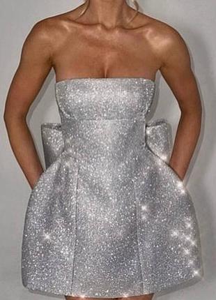 Чарівна блискуча сукня з бантом до новорічних свят