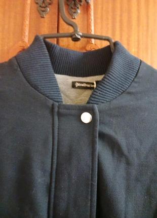 Куртка фірми stradivarius