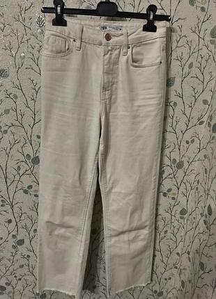 Джинси молочного кольору