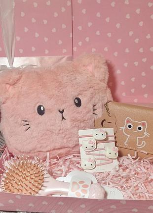 Хутряна сумочка "кошеня". 
набор для девочки. щетка для волос