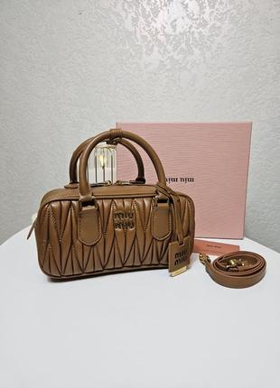 Стильна сумка в стилі miu miu