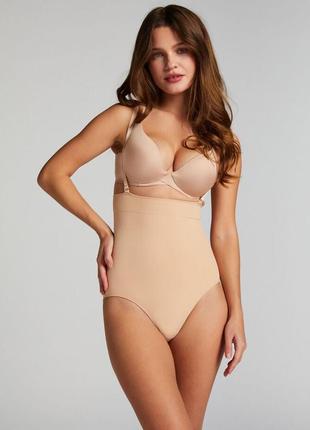 Безшовні бежеві коригувальні трусики з високою талією