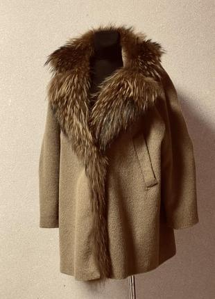 Пальто с мехом италия