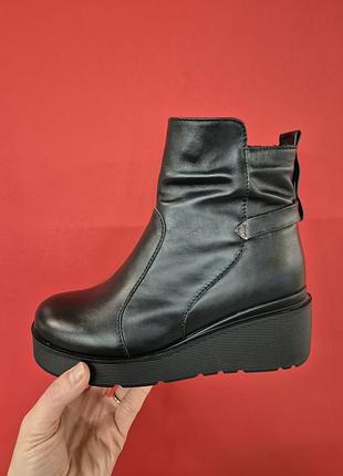 Ботинки зимние кожаные.