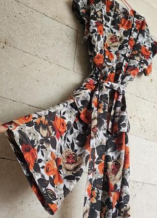 Яркий костюм в пижамном стиле