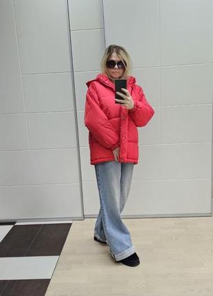 Яскрава куртка зимова