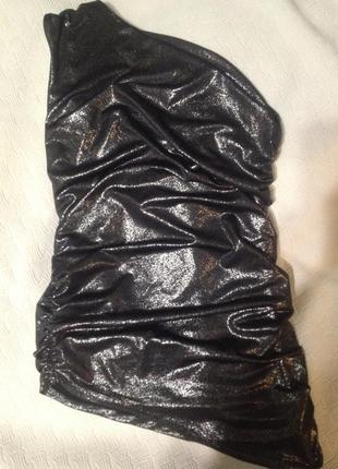Блестящая блуза на одно плечо