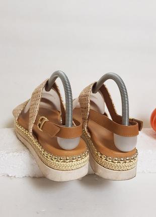 Эффектные красивые золотистые сандалии босоножки на платформе catwalk 396 фото