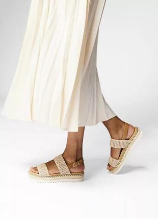 Эффектные красивые золотистые сандалии босоножки на платформе catwalk 391 фото