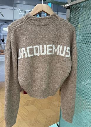 Светр у стилі жакмюс